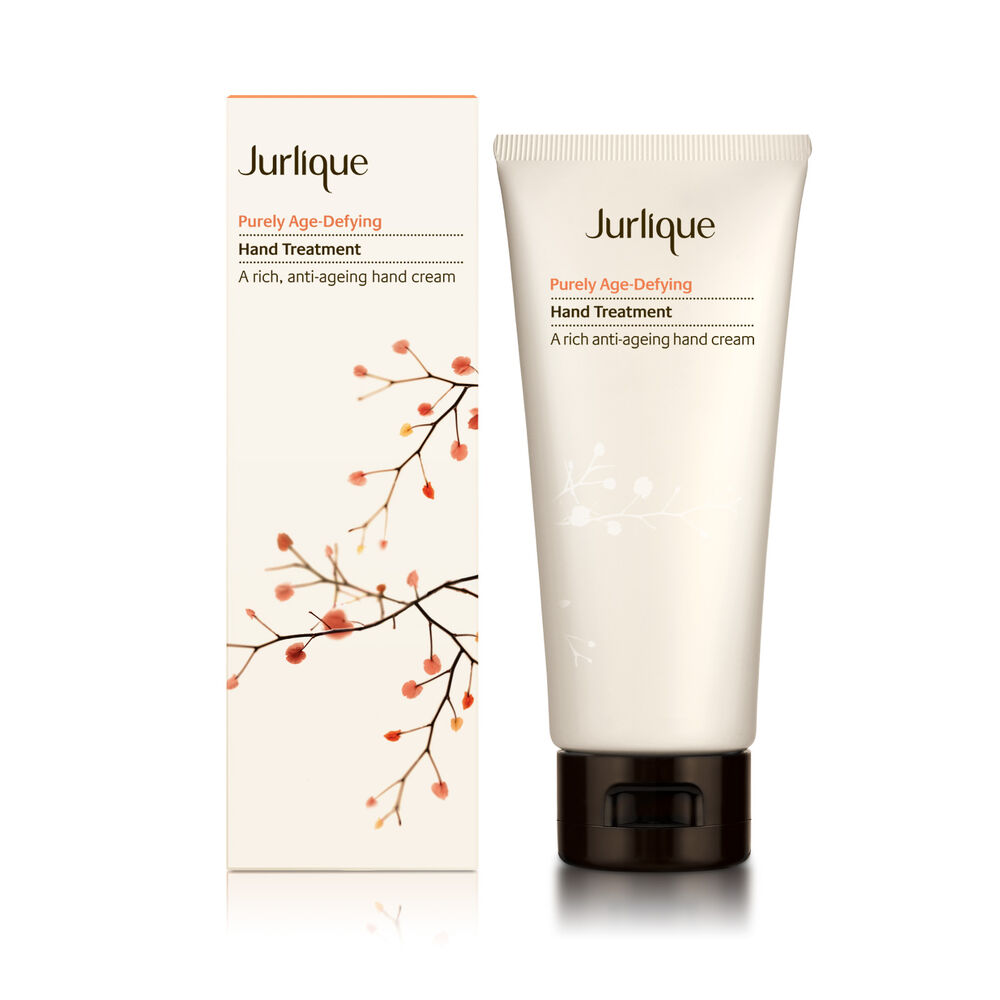 PURELY AGE-DEFYING HAND TREATMENT